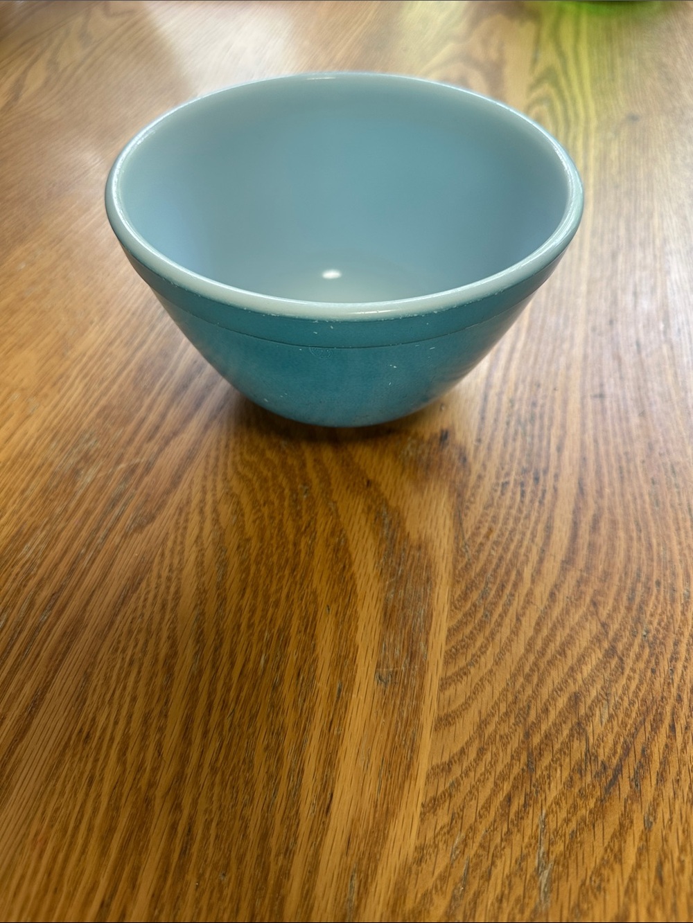 vintage Pyrex 1.5-pint mixing bowl (Model 401) in solid turquoise blue